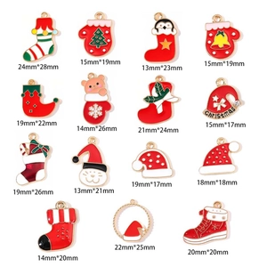 Collection de breloques de Noël DIY avec pendentifs émaillés chaussettes et chapeaux