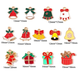 Bunte Weihnachts-Emaille-Anhänger aus Legierung mit Glocken und Geschenken für DIY-Schmuck