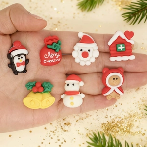 Set de 7 dijes navideños para zapatos tipo zueco con motivos de Papá Noel y pingüino