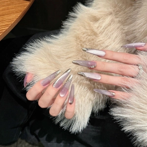 Cat eye gradient press-on nails in light purple with glitter and rhinestones