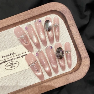 Unghie Finte da Incollare Fatte a Mano con Sfumatura Rosa Occhio di Gatto Lussuosi Strass Perla Artificiale Forma Mandorla Lunga