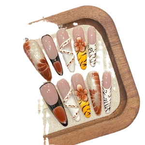 Faux ongles longs forme cercueil avec motif léopard, relief 3D fleuri et paillettes dorées
