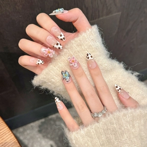 Faux ongles stiletto avec fleurs 3D, pointes léopard et gouttes d'eau transparentes