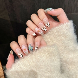 Faux ongles amandes faits main avec imprimé léopard français et fleurs en 3D