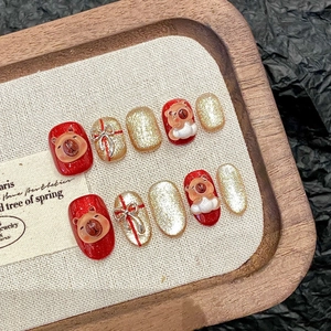 Faux Ongles de Noël Faits à la Main Rouge Or Paillettes Ours 3D Nœud Amovible Courts Ovales Faux Ongles Femme Nail Art
