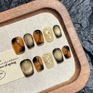 Short square amber tortoiseshell press-on nails set with gold cat-eye glitter effect