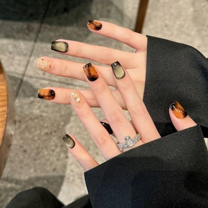 Brown amber and gold cat-eye press-on nails with foil accents for autumn season