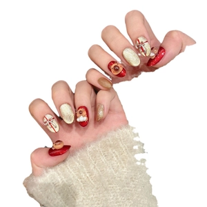 Faux ongles de Noël avec ours en résine 3D et paillettes dorées pour l'hiver festif