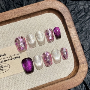 Handgemaakte Kattenoog Kunstnagels Opdrukken Kort Coffin Paars Glitter Pailletten Valse Nagels Luxe Glanzend Herbruikbare Manicure Kunst Voor Vrouwen