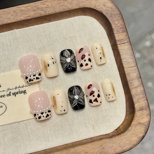 Ongles à Presser Français Léopard Fleur Sculptée 3D Fait Main Strass Künstliche Perle Feuille d'Or Courts Carrés Ronds Faux Ongles Bijoux Femme