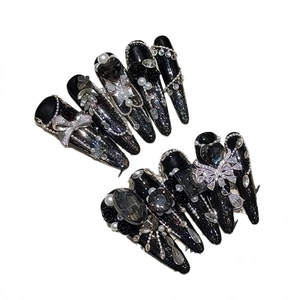 Faux ongles gothiques de luxe noirs pailletés avec papillons 3D et cristaux brillants
