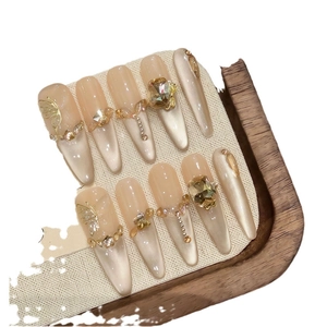 Handgefertigte Champagner Katzenauge Kunstnägel mit goldenem Schmetterling und Strass