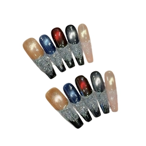 Faux ongles œil de chat multicolores brillants avec dégradé pailleté argenté forme cercueil