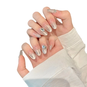 Faux ongles longs œil de chat scintillants avec cristaux K9 et perles de luxe