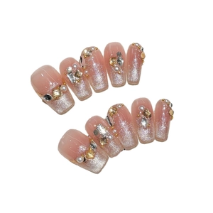 Faux ongles faits main avec strass de luxe, paillettes œil de chat et dégradé rose