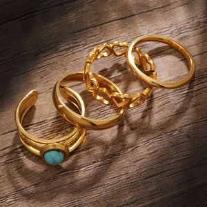 Ensemble de 4 bagues dorées bohèmes avec pierre turquoise et motif cœur ajouré