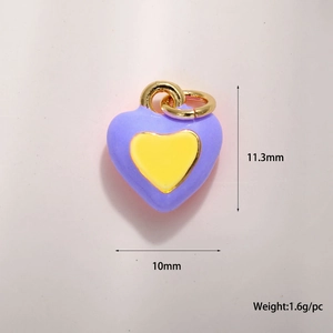 Dettaglio del ciondolo a cuore smaltato 10mm con dimensioni 11,3mm e peso 1,6g