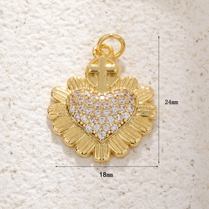 Goldener Herz-Kreuz-Anhänger mit weißen Kristallen und radialer Textur, 24 mm