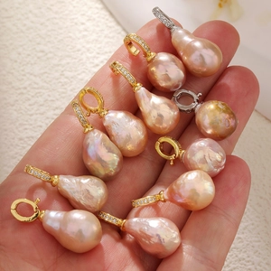 Pendentifs en perles d'eau douce baroques avec fermoirs en zircon or et argent