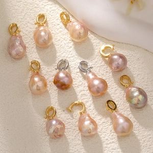 Pendentifs perles d'eau douce baroques aux couleurs assorties avec fermoirs dorés et argentés
