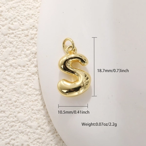 Colgante letra S de oro de 18k pulido con medidas exactas y peso de 2,2 gramos