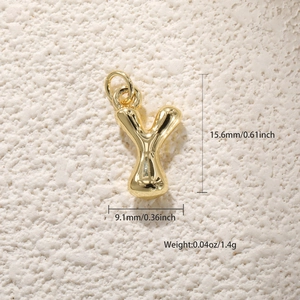 Colgante letra Y de burbuja chapado en oro de 18k con dimensiones y peso detallado