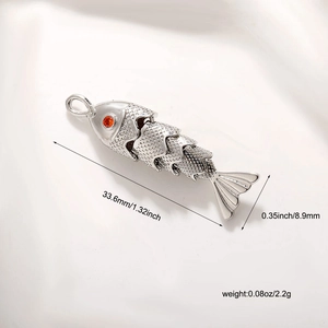 Beweglicher Koi-Fisch-Anhänger Maße 33,6mm x 8,9mm mit roten Edelstein-Augen