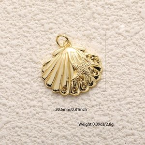 Détail d'un pendentif coquillage doré avec motif étoile de mer et dimensions