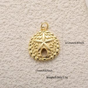 Vue détaillée du pendentif étoile de mer dorée avec hauteur 22,2mm et largeur 17mm