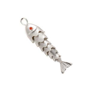 Beweglicher silberner Koi-Fisch Anhänger mit rotem Edelsteinauge für DIY-Schmuck