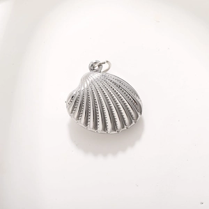Pendentif coquillage en argent poli avec texture radiale pour création de bijoux