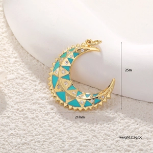 Nahaufnahme von 18k Gold Mondsichel Anhänger mit blauer Emaille, Zirkonia und 25mm Maßen