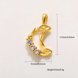 18k vergoldeter Mondsichel Anhänger mit 15,9x10,4mm Drehdesign und weißen Zirkonia