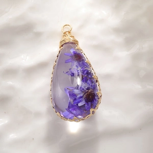Handmade purple dried flower pendant in teardrop resin with golden wire wrapping and lace