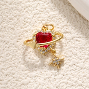 Colgante de corazón rojo con anillo de planeta dorado y estrella para joyería artesanal