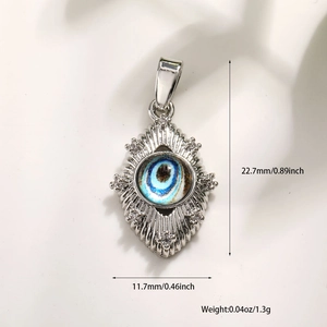 Pendentif œil turc avec œil en résine bleue et zircons sur monture argentée