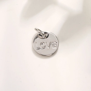 Ciondolo rotondo LOVE inciso in argento lucido per creazione gioielli DIY