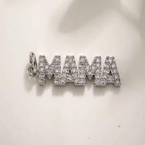 Pendente lettera MAMA in argento con zirconi cubici incastonati per creazione gioielli