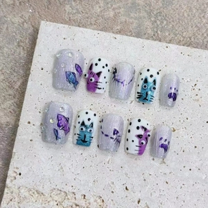 Faux Ongles à Presser Faits à la Main Thème Chat Carré Court Violet Blanc Pois Patte de Chat Paillettes Strass pour Femme