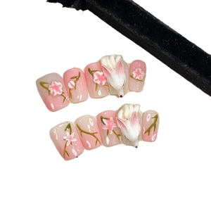 Faux ongles faits main avec design de renard 3D et fleurs de cerisier rose