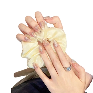 Ongles à presser dégradés lavande et or champagne avec paillettes et strass étincelants