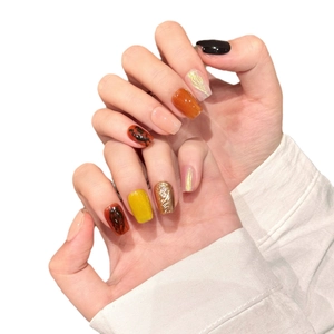 Handmade press-on nails in amber and gold tones featuring a sophisticated autumn style
