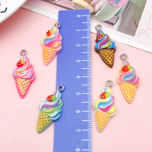 Détails de breloques cônes de glace fraise en résine avec anneaux en métal pour bijoux