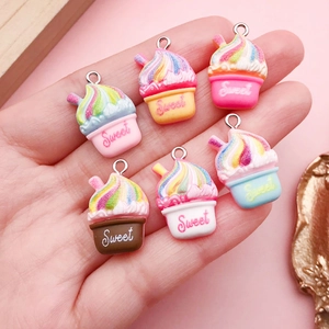 Set di 6 ciondoli a torta milkshake in resina colorata per gioielli DIY e accessori
