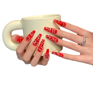Faux ongles rouges à motif bandana faits main, forme cercueil longue pour manucure