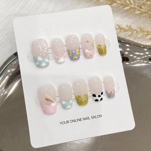 Handgefertigte Kunstnägel mit süßen handgemalten Regenbogen-, Wolken- und Blumendesigns
