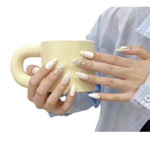 Handmade pearlescent cat-eye press-on nails with silver glitter and elegant pearls