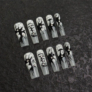 Unghie Finte a Pressione Gothic Fatte a Mano Forma Coffin Lunga Bianco Nero Pattern Astratto Strass Intarsiato per Donna