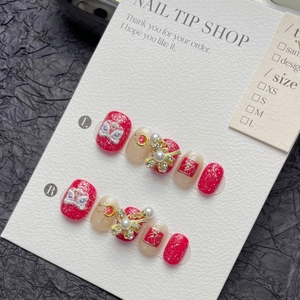 Handgemachte rote Cat-Eye-Nägel zum Aufdrücken mit 3D-Löwentanz-Anhängern und Gold-Fu