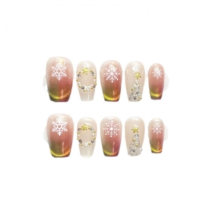 Faux ongles Noël œil de chat avec flocons, perles et sapin 3D sur fond rose dégradé